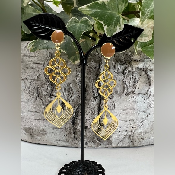 Delicate Art Deco-Inspired Dangle Earrings - Gold Stylish Morocco Earrings - Picture 7 of 12